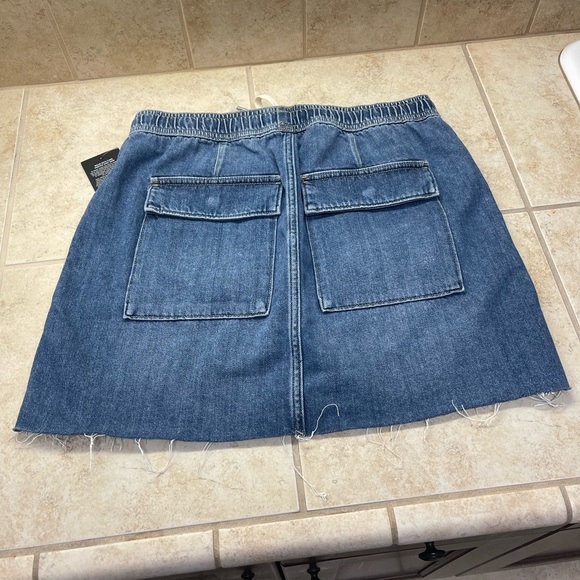 Hudson Jean skirt - Picture 5 of 9